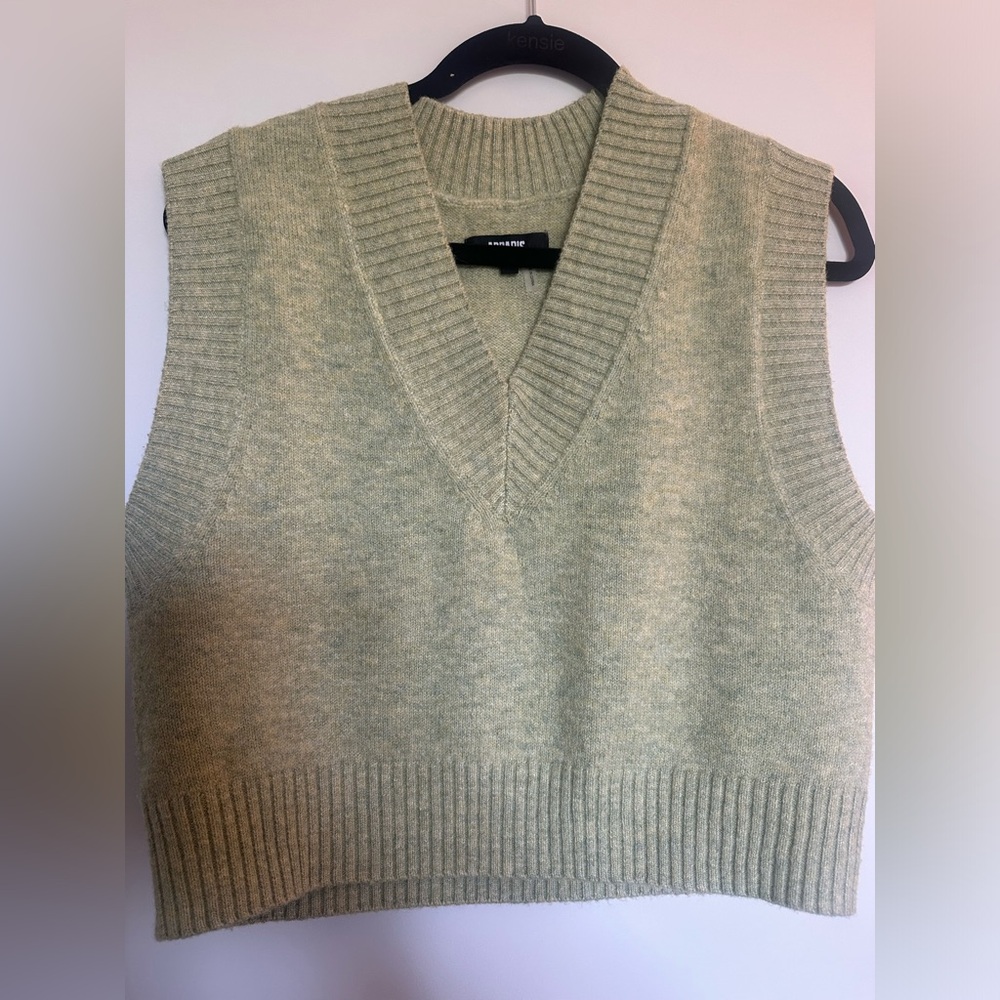 Apparis sweater vest cropped